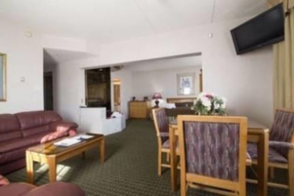 AIRLANE HOTEL AND CONFERENCE CENTRE (Thunder Bay)